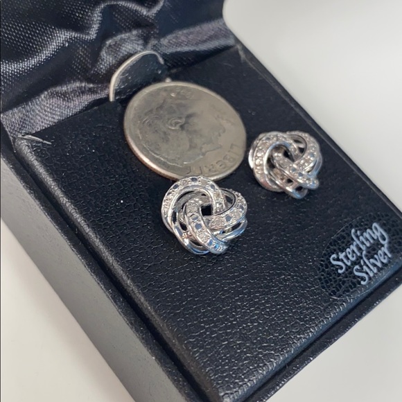 NWT Love Knot Earrings. 1/10CT Diamond - Picture 4 of 5